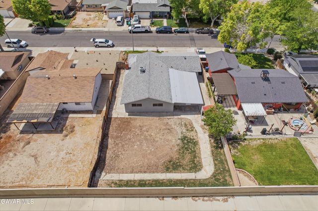 43342 Fenner Avenue, Lancaster, CA 93536