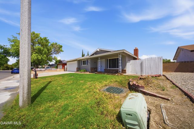 43342 Fenner Avenue, Lancaster, CA 93536