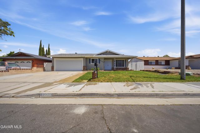 43342 Fenner Avenue, Lancaster, CA 93536