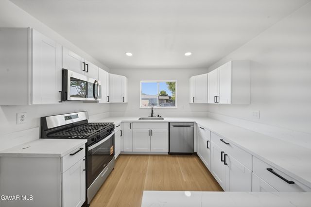 43342 Fenner Avenue, Lancaster, CA 93536