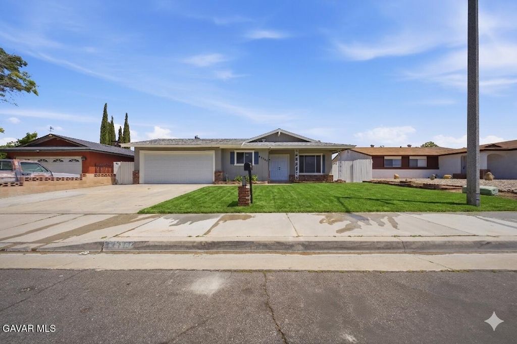 43342 Fenner Avenue, Lancaster, CA 93536