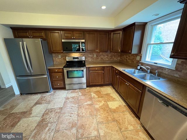 30 VALLEY DR, Telford, PA 18969