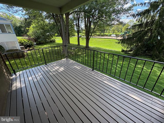 30 VALLEY DR, Telford, PA 18969