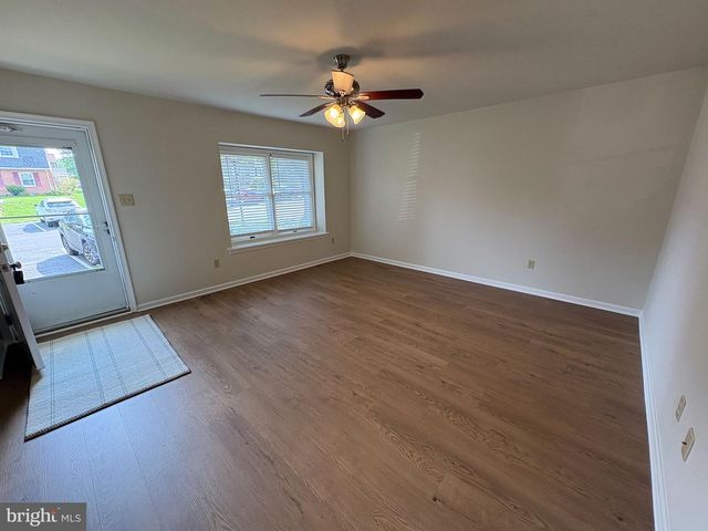 30 VALLEY DR, Telford, PA 18969