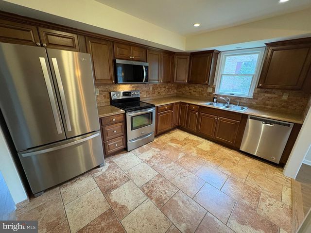 30 VALLEY DR, Telford, PA 18969
