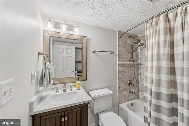 8794 NEWINGTON COMMONS RD, Lorton, VA 22079