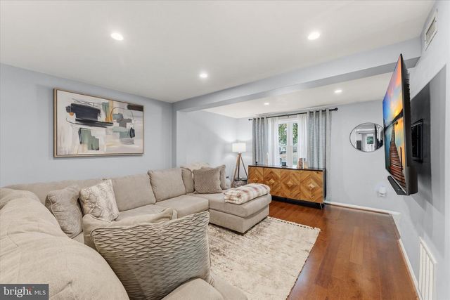 8794 NEWINGTON COMMONS RD, Lorton, VA 22079