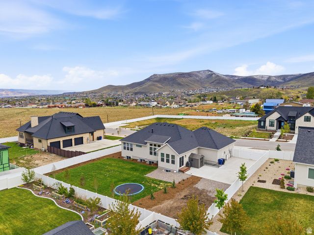 7236 W HALLS CROSSING DR, Herriman, UT 84096