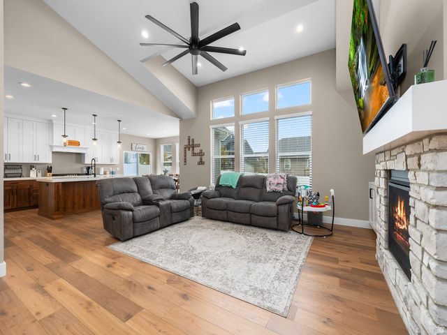 7236 W HALLS CROSSING DR, Herriman, UT 84096