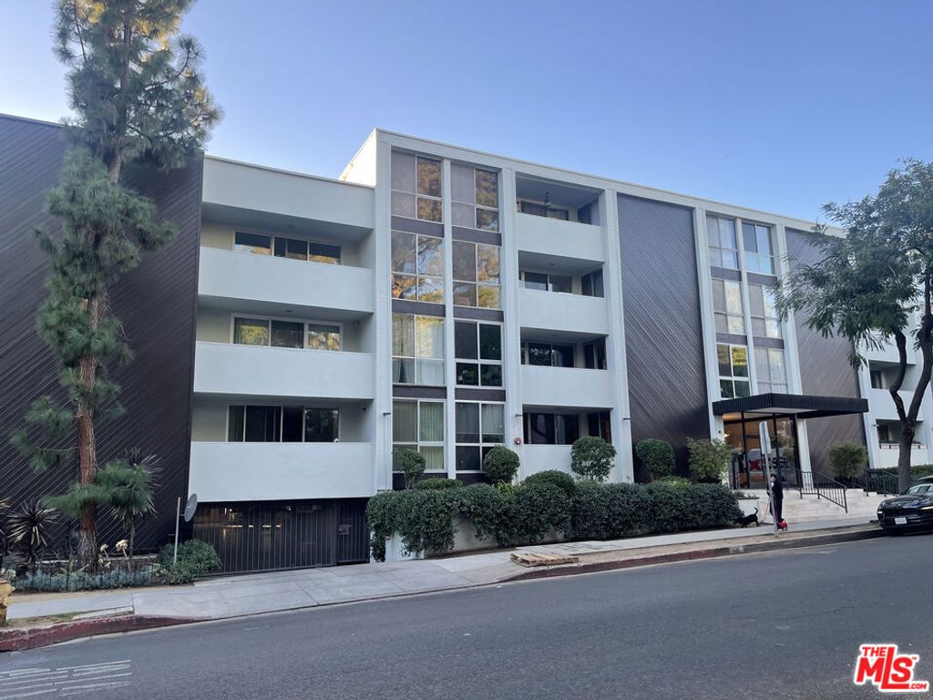 1015 N Kings Road 104, West Hollywood, CA 90069 — exterior