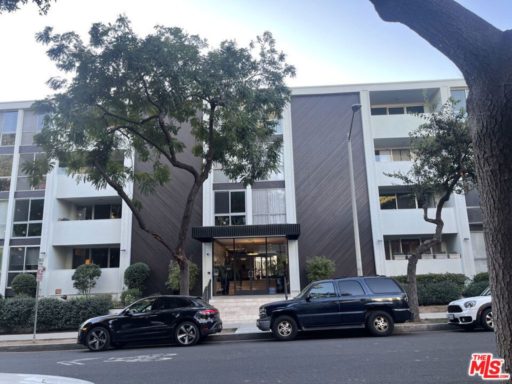1015 N Kings Road 104, West Hollywood, CA 90069 — photo 2