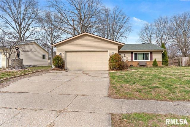 10 LANCELOT Drive, Rochester, IL 62563