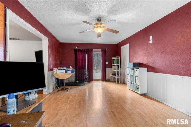 10 LANCELOT Drive, Rochester, IL 62563