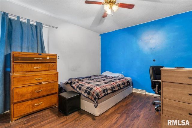 10 LANCELOT Drive, Rochester, IL 62563