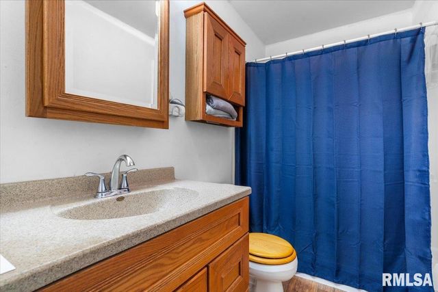 10 LANCELOT Drive, Rochester, IL 62563