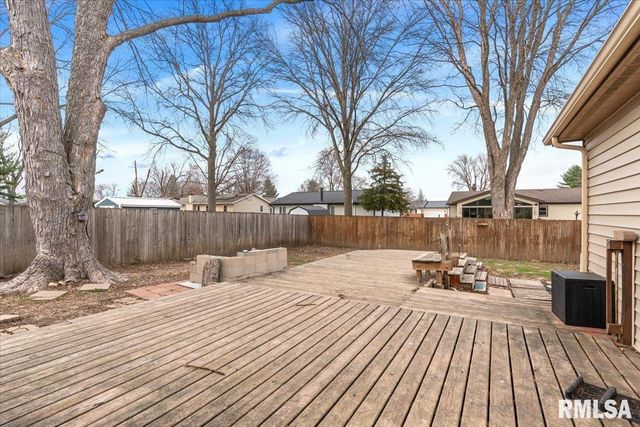 10 LANCELOT Drive, Rochester, IL 62563