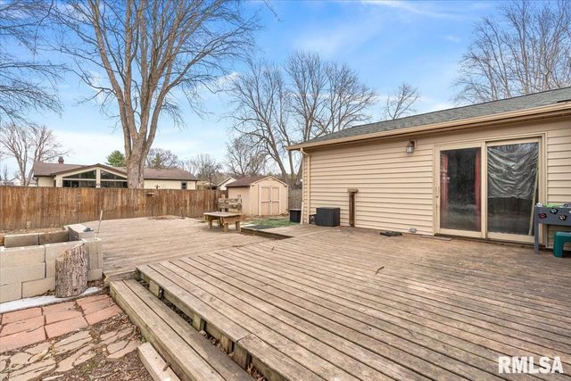 10 LANCELOT Drive, Rochester, IL 62563