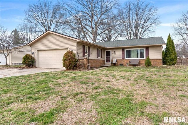 10 LANCELOT Drive, Rochester, IL 62563