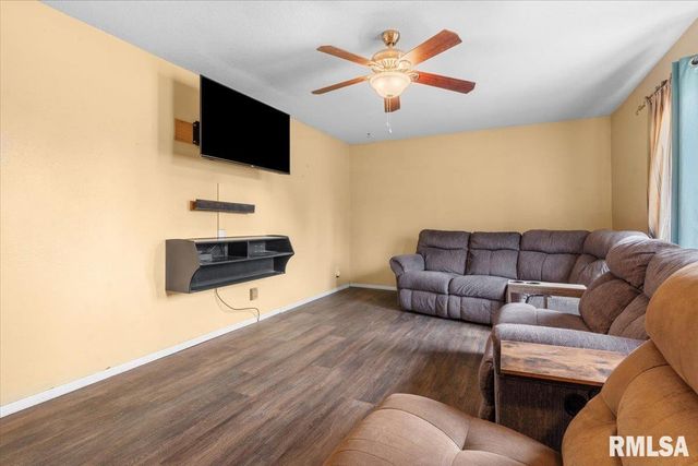 10 LANCELOT Drive, Rochester, IL 62563