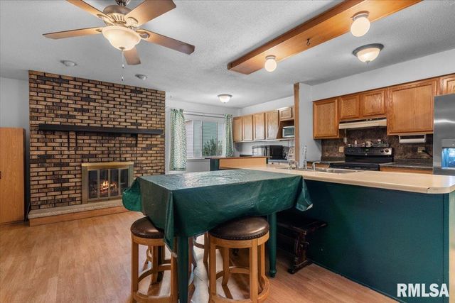 10 LANCELOT Drive, Rochester, IL 62563