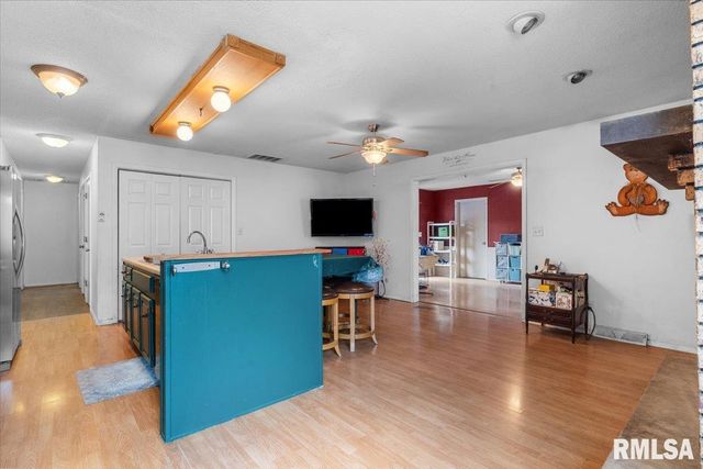 10 LANCELOT Drive, Rochester, IL 62563