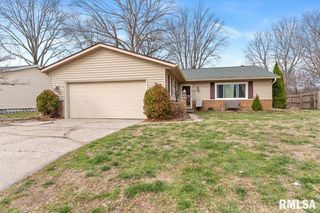 10 LANCELOT Drive, Rochester, IL 62563