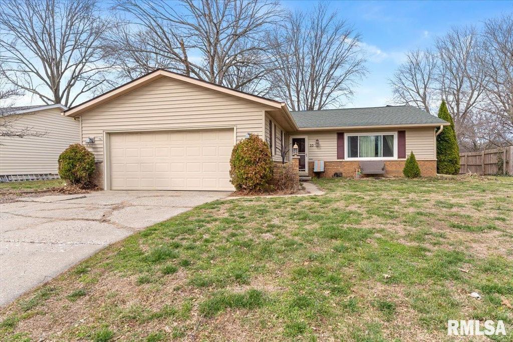 10 LANCELOT Drive, Rochester, IL 62563