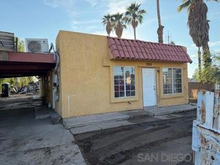 200 Lopez Ct, Calexico, CA 92231