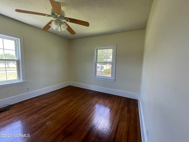 100 Shields Street, Clinton, NC 28328