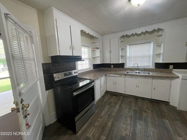 100 Shields Street, Clinton, NC 28328