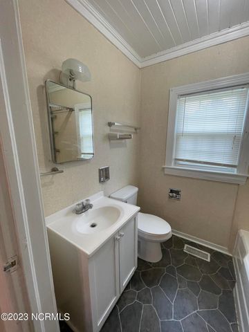 100 Shields Street, Clinton, NC 28328