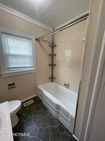100 Shields Street, Clinton, NC 28328
