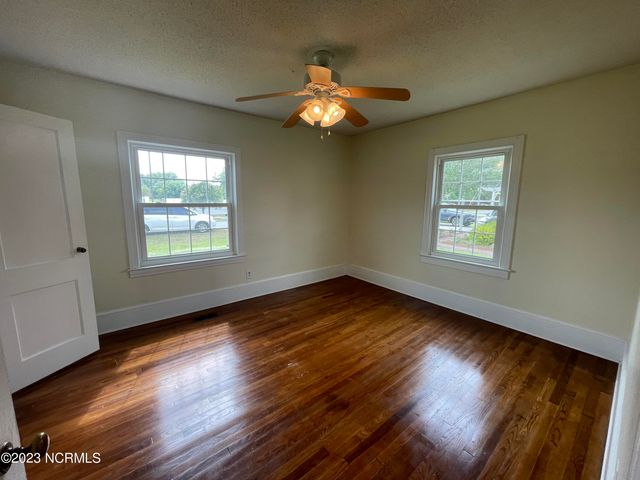 100 Shields Street, Clinton, NC 28328