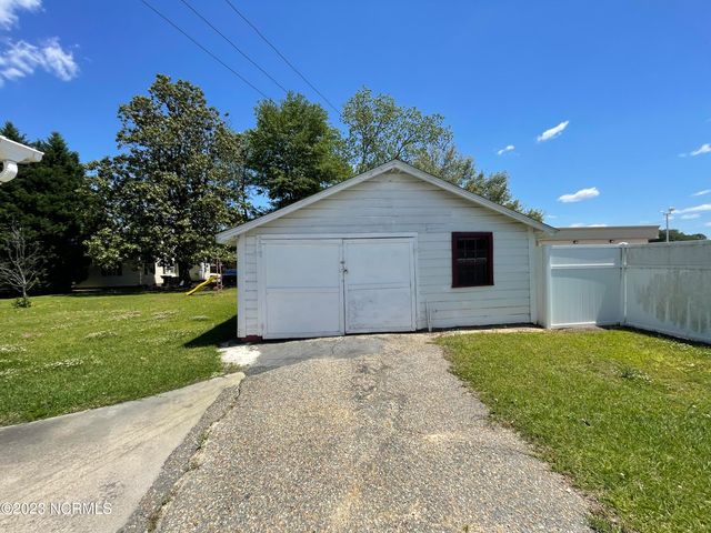 100 Shields Street, Clinton, NC 28328