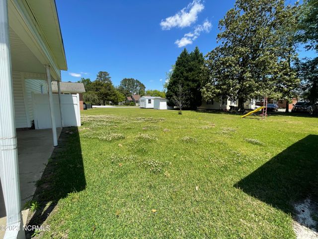 100 Shields Street, Clinton, NC 28328
