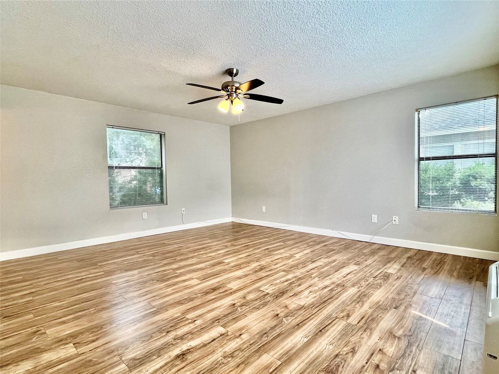 701 W Sycamore Street 101, Denton, TX 76201