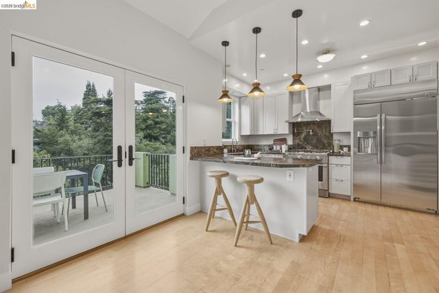 6375 Longcroft Dr, Oakland, CA 94611