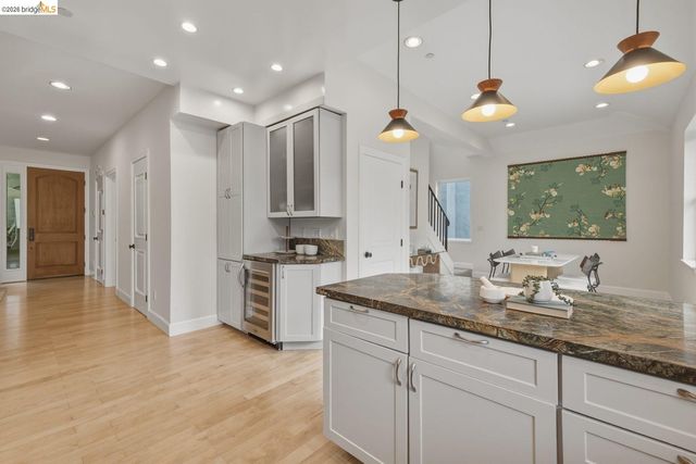 6375 Longcroft Dr, Oakland, CA 94611