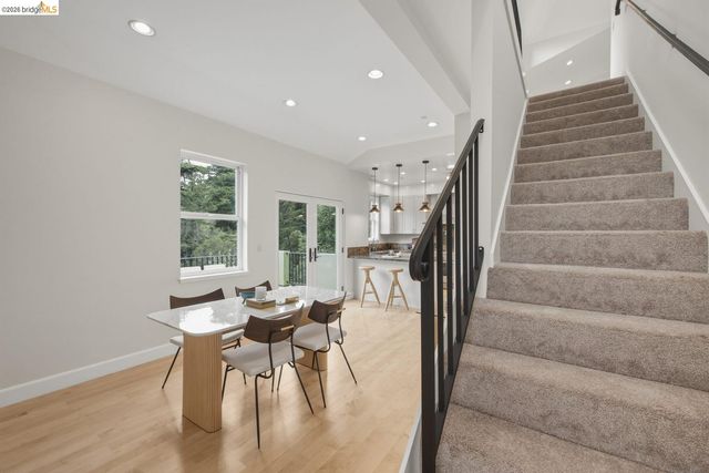 6375 Longcroft Dr, Oakland, CA 94611