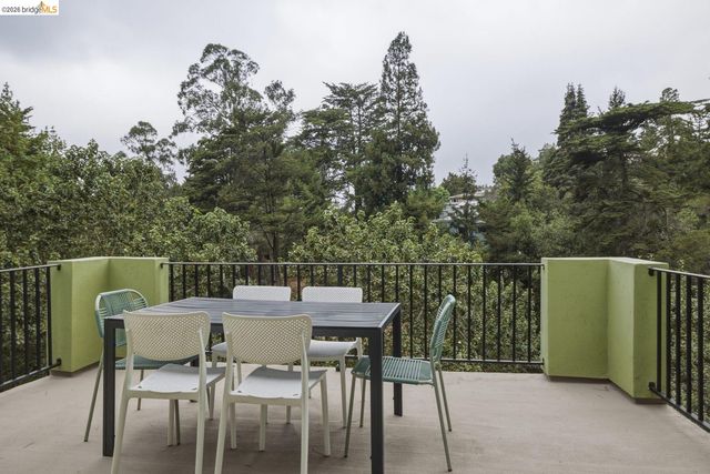 6375 Longcroft Dr, Oakland, CA 94611