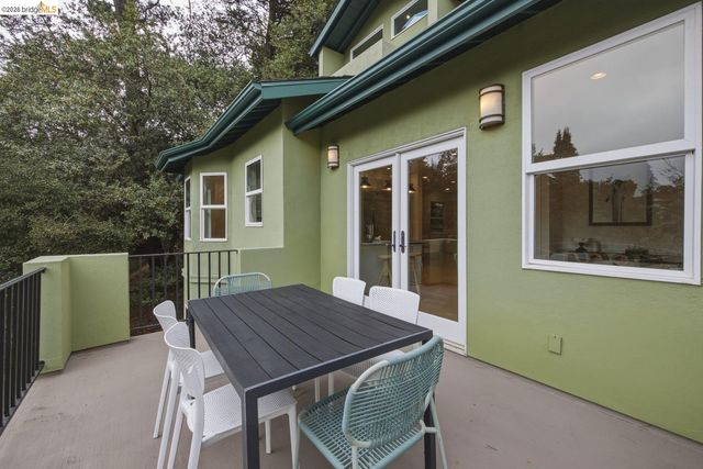 6375 Longcroft Dr, Oakland, CA 94611