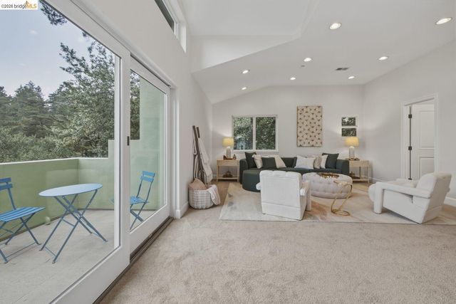 6375 Longcroft Dr, Oakland, CA 94611