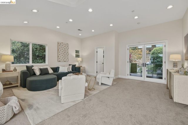 6375 Longcroft Dr, Oakland, CA 94611