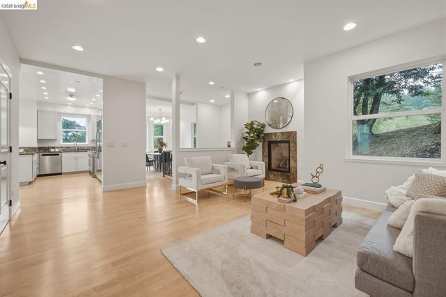 6375 Longcroft Dr, Oakland, CA 94611