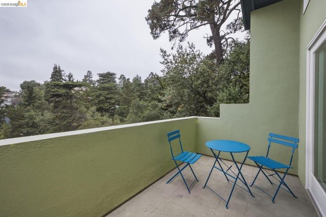 6375 Longcroft Dr, Oakland, CA 94611