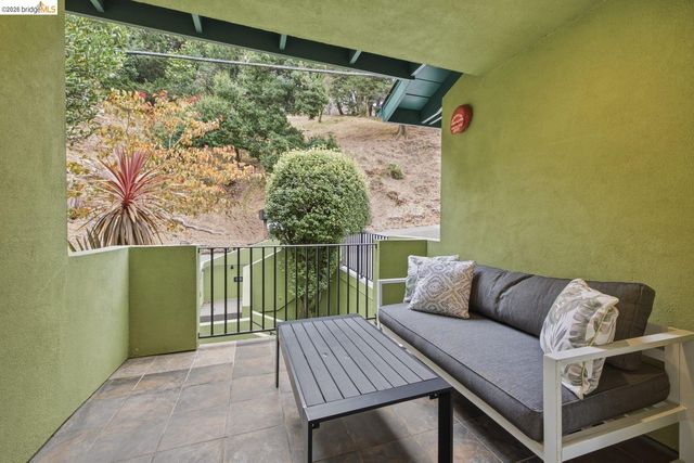 6375 Longcroft Dr, Oakland, CA 94611