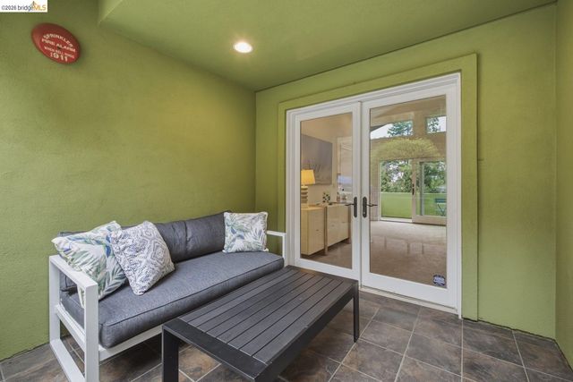 6375 Longcroft Dr, Oakland, CA 94611