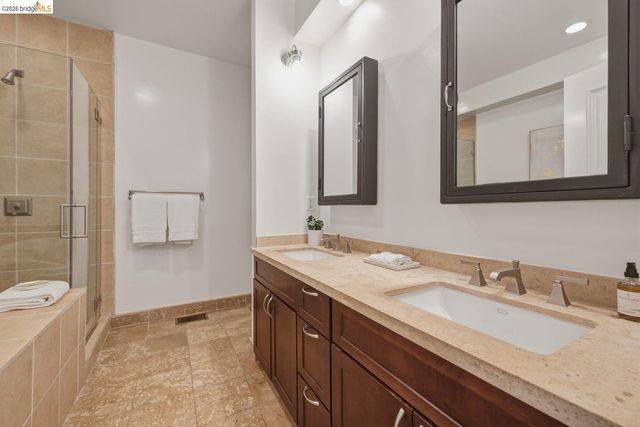6375 Longcroft Dr, Oakland, CA 94611