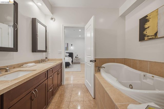 6375 Longcroft Dr, Oakland, CA 94611