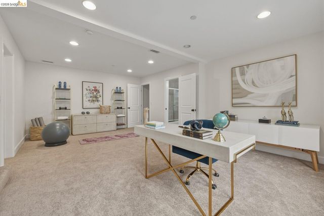 6375 Longcroft Dr, Oakland, CA 94611